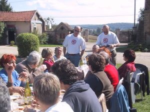 cliquez pour voir votre Prsident entour de ses fidles lieutenants (97Ko)