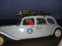 Citroen Traction d'assistance dans la nuit, Cliquer pour voir en plus grand, photo Jrme Boly