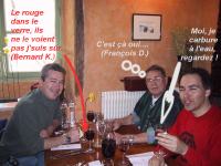 Il est bon le Chinon, Bernard Knapp, Franois Daric et Jrme Boly surpris en plein repas arros
 photo Gregory Knapp-cliquez pour agrandir