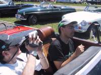 le cameraman officiel du MGCF et son chauffeur  : 47 Ko - Photo Bernard Knapp